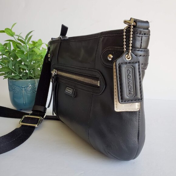 EUC Coach Daisy Leather Swingpack in Black (F49425) - Picture 2 of 15